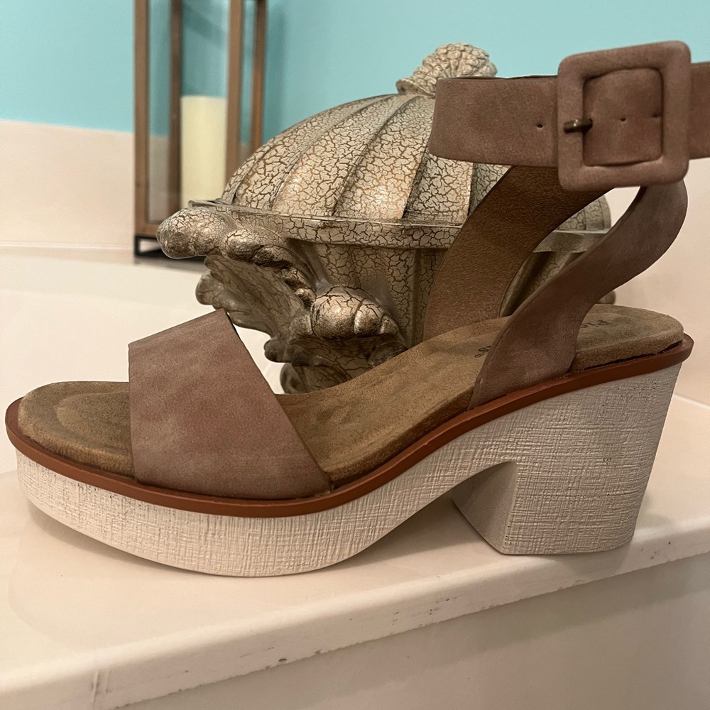 Pierre Dumas ankle strap tan heels - Picture 2 of 5